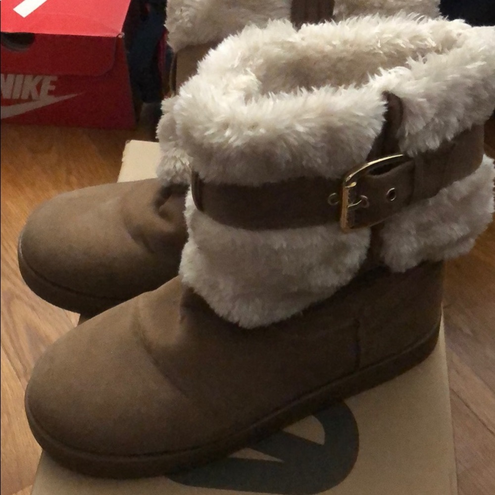 Guess winter boots